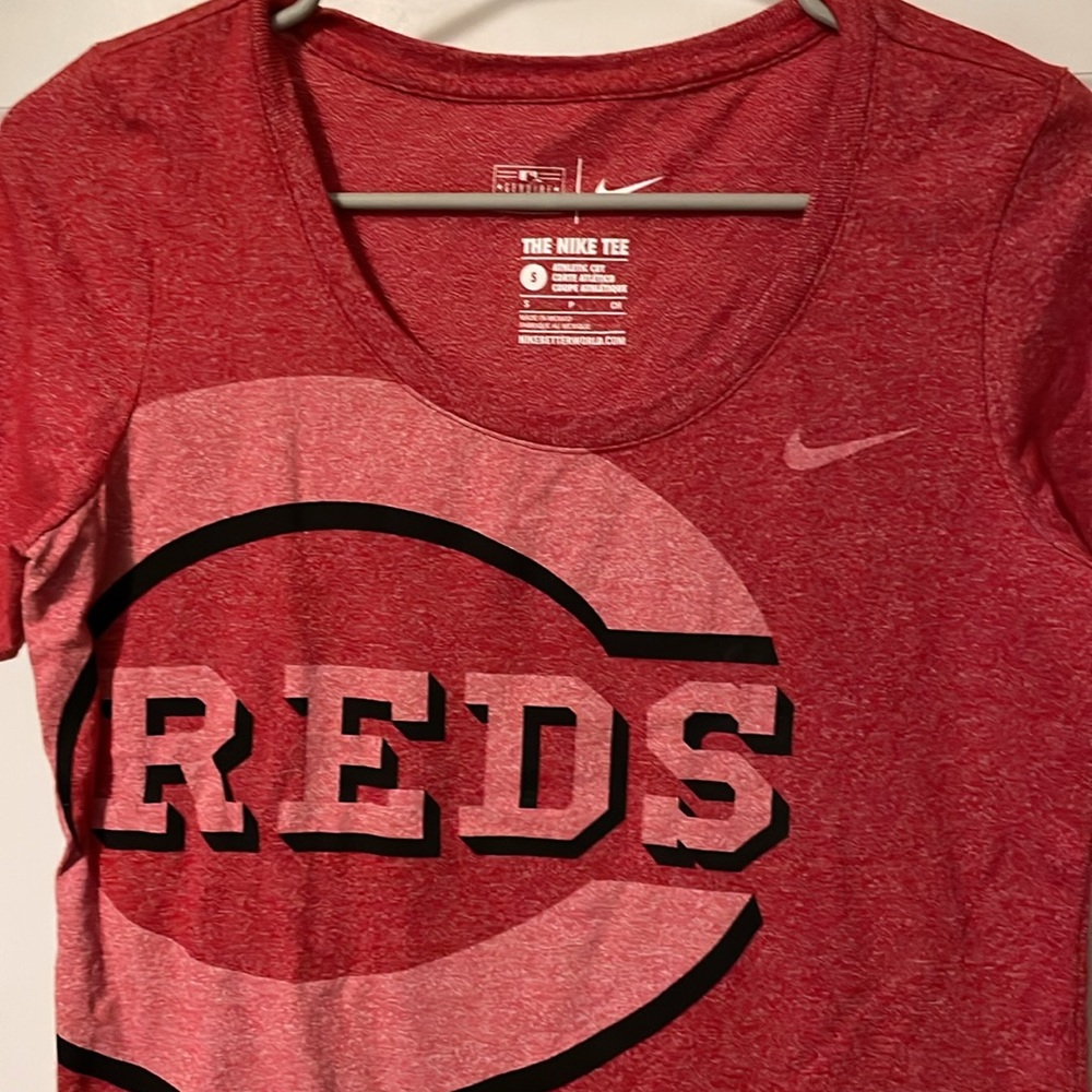 Cincinnati Reds TShirt - Picture 2 of 4